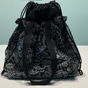 thirty-one Black & Silver Paisley Cinch it Up Drawstring Bag
